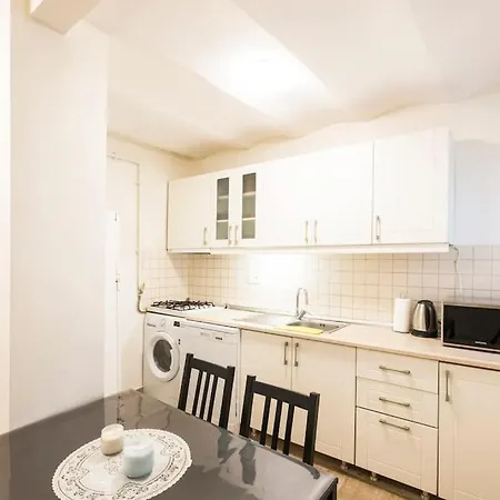 Beautiful 1 Bedroom Apt. W/ac 400 Meters Taksim Square