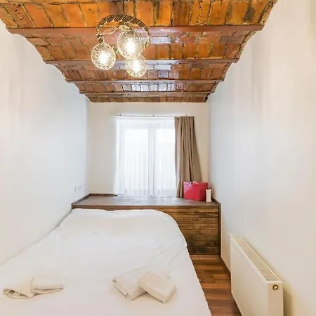 Beautiful 1 Bedroom Apt. W/ac 400 Meters Taksim Square Apartmán