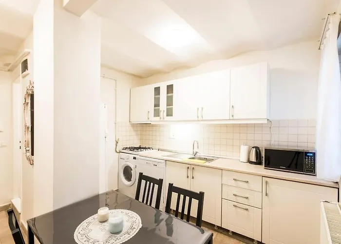 Beautiful 1 Bedroom Apt. W/ac 400 Meters Taksim Square