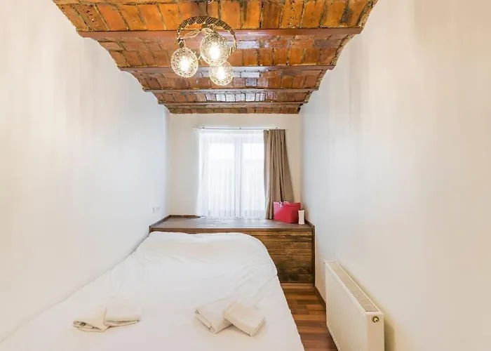 Beautiful 1 Bedroom Apt. W/ac 400 Meters Taksim Square Apartmán